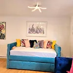 3 Bed House With 6 Beds By Sensational Stay