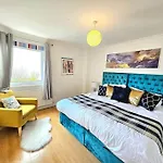 3 Bed House With 6 Beds By Sensational Stay