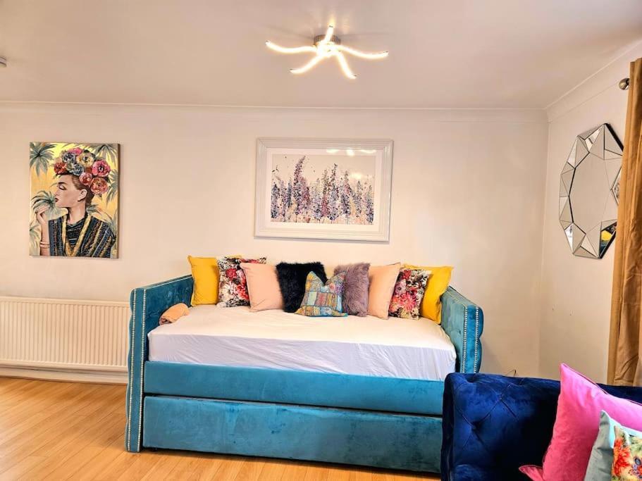 Apartment 3 Bed House With 6 Beds By Sensational *