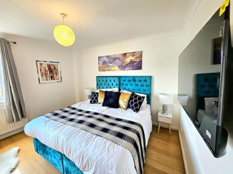 3 Bed House With 6 Beds By Sensational