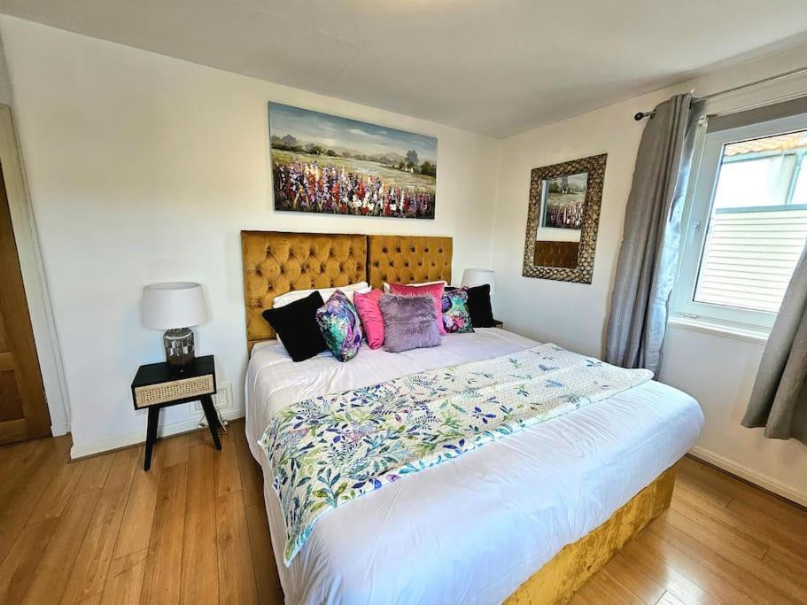 Apartment 3 Bed House With 6 Beds By Sensational *