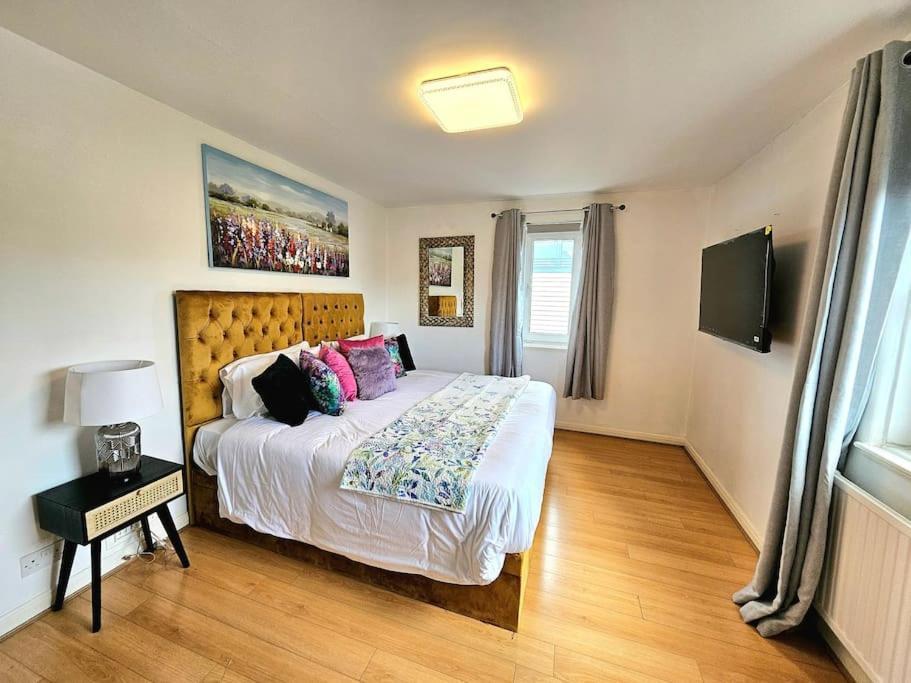 3 Bed House With 6 Beds By Sensational