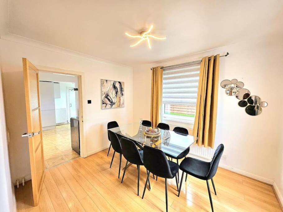Apartment 3 Bed House With 6 Beds By Sensational